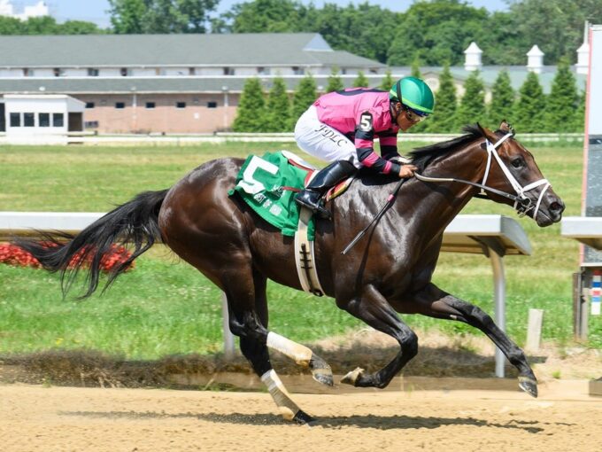 Crown the Buckeye coasts home a 12-length winner in the Cleveland Kindergarten S. - Thistledown