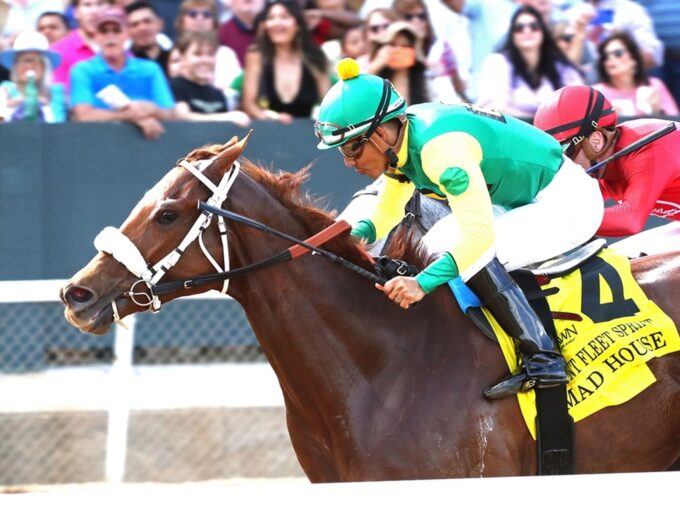 Mad House battles to victory in the Count Fleet Sprint H. (G3) - Renee Torbit